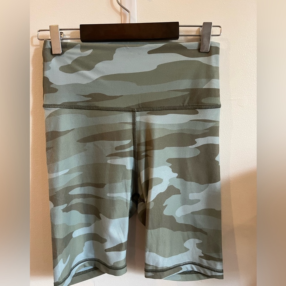 Aerie Camo Biker Shorts in size medium